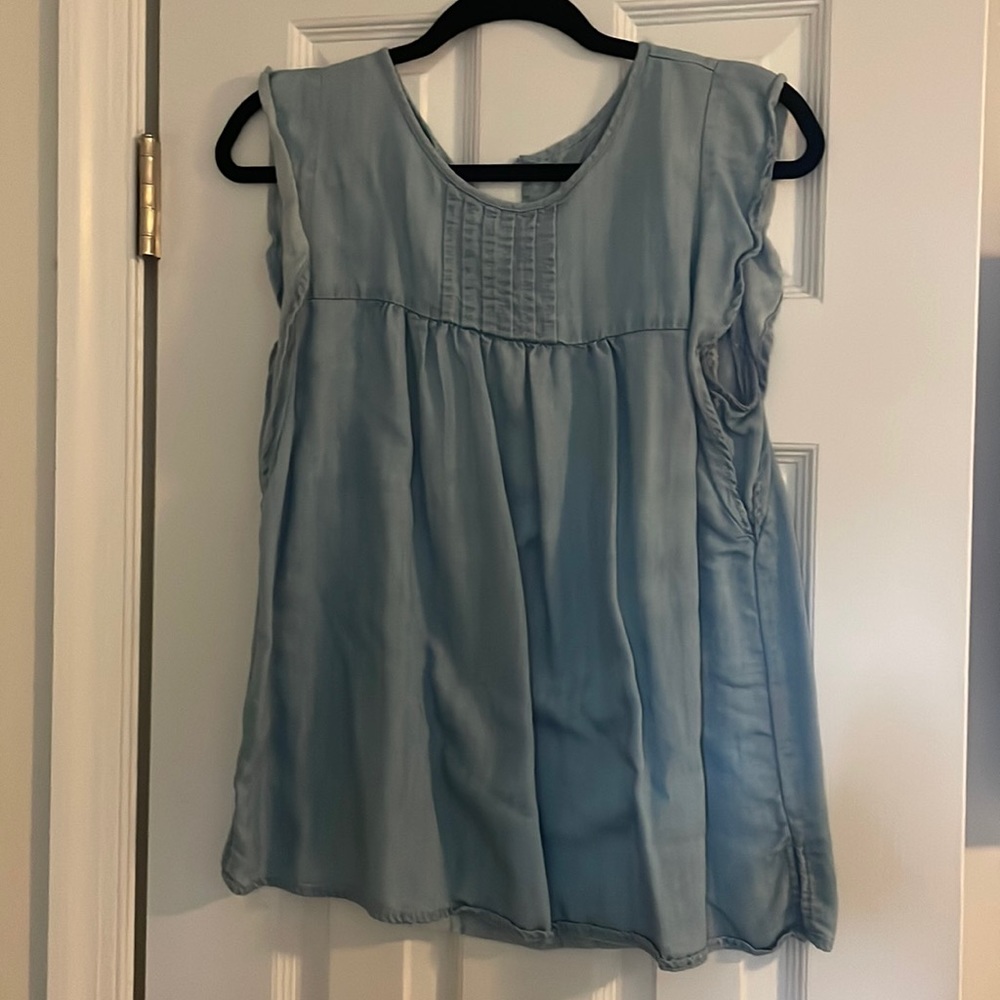 SOLD Loft chambray top with ruffle sleeve